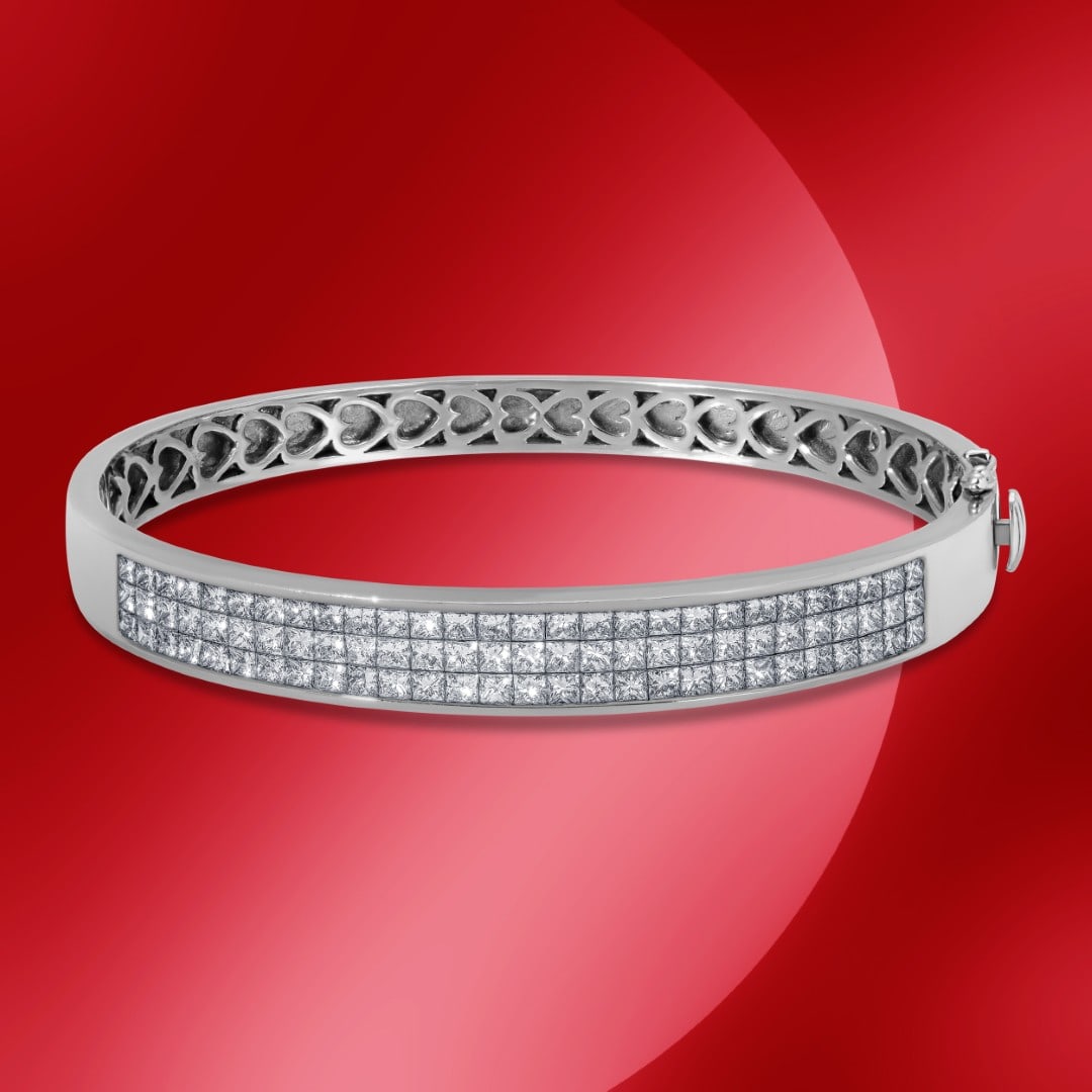 14K Gold 8.40cts Diamond Bangle Bracelet: Retail: $29,715*****14K Gold Diamond Bangle Bracelet*****Metal: 14K White Gold/ Total Wt.: 22.1g / Country Made US// Main Stone: Natural Diamonds / Carat Total Wt.: 8.40cts / Treatment: None / Color: 