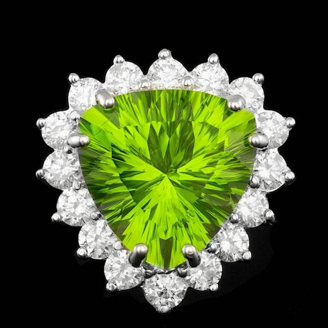 14k White Gold 9.50ct Peridot 1.80ct Diamond Ring: Retail: $12,400.00 ****** 14k White Gold 9.50ct Peridot 1.80ct Diamond Ring ****** Metal: 14k Solid White Gold / Size: 7 / Total Item Weight: 8.8 grams / Country Made: United States / / Main Stone: