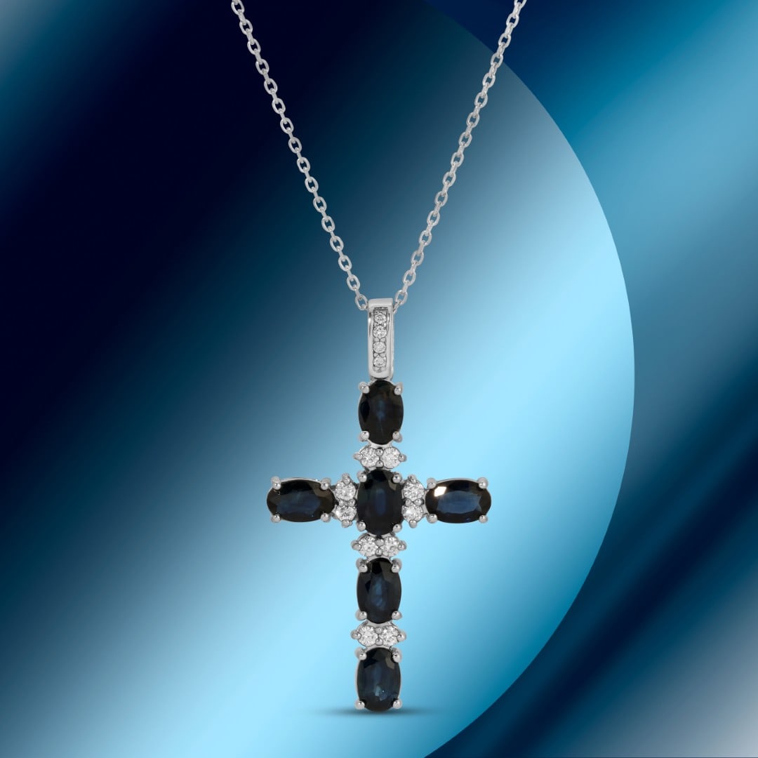 14K Gold 3.27cts Sapphire & 0.28cts Diamond Pendant: Retail: $5,550*****14K Gold Sapphire & Diamond Pendant*****Metal: 14K White Gold/ Total Wt.: 5.3g / Country Made US// Main Stone: Sapphire / Carat Total Wt.: 3.27cts / Treatment: Diffusion / Color: Bl