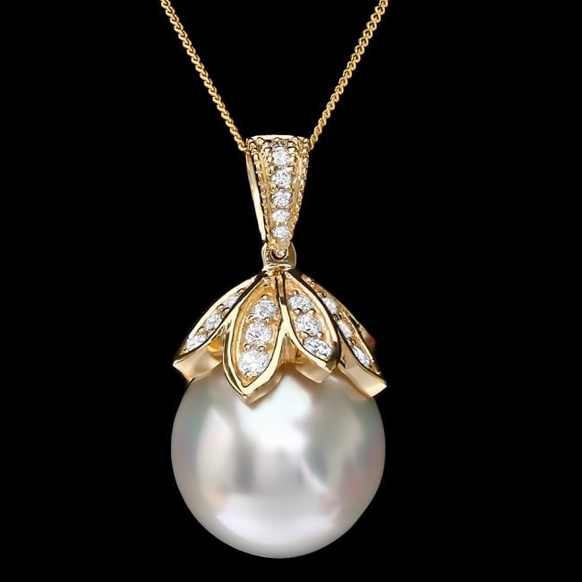 14k Gold 16 X 16mm Pearl 1.20ct Diamond Pendant: Retail: $12,600.00 ****** 14k Gold 16 X 16mm Pearl 1.20ct Diamond Pendant ****** Metal: 14k Solid Yellow Gold / Total Item Weight: 12 grams / Country Made: United States / / Main Stone: Pearl / Color: