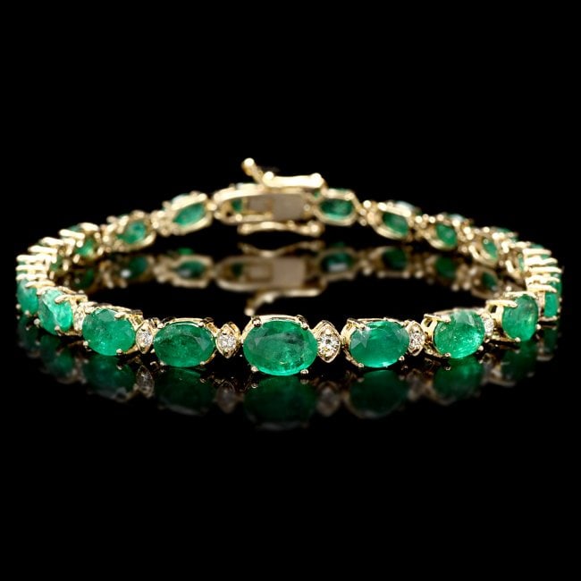 14k Gold 11ct Emerald 0.65ct Diamond Bracelet: Retail: $16,800.00 ****** 14k Gold 11ct Emerald 0.65ct Diamond Bracelet ****** Metal: 14k Solid Yellow Gold / Size: 7.5 / Total Item Weight: 10.0 grams / Country Made: United States / / Main Stone: Em