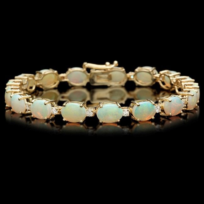 14k Gold 15.00ct Opal 0.75ct Diamond Bracelet: Retail: $21,500.00 ****** 14k Gold 15.00ct Opal 0.75ct Diamond Bracelet ****** Metal: 14k Solid Yellow Gold / Size: 7 / Total Item Weight: 12.0 grams / Country Made: United States / / Main Stone: Opal