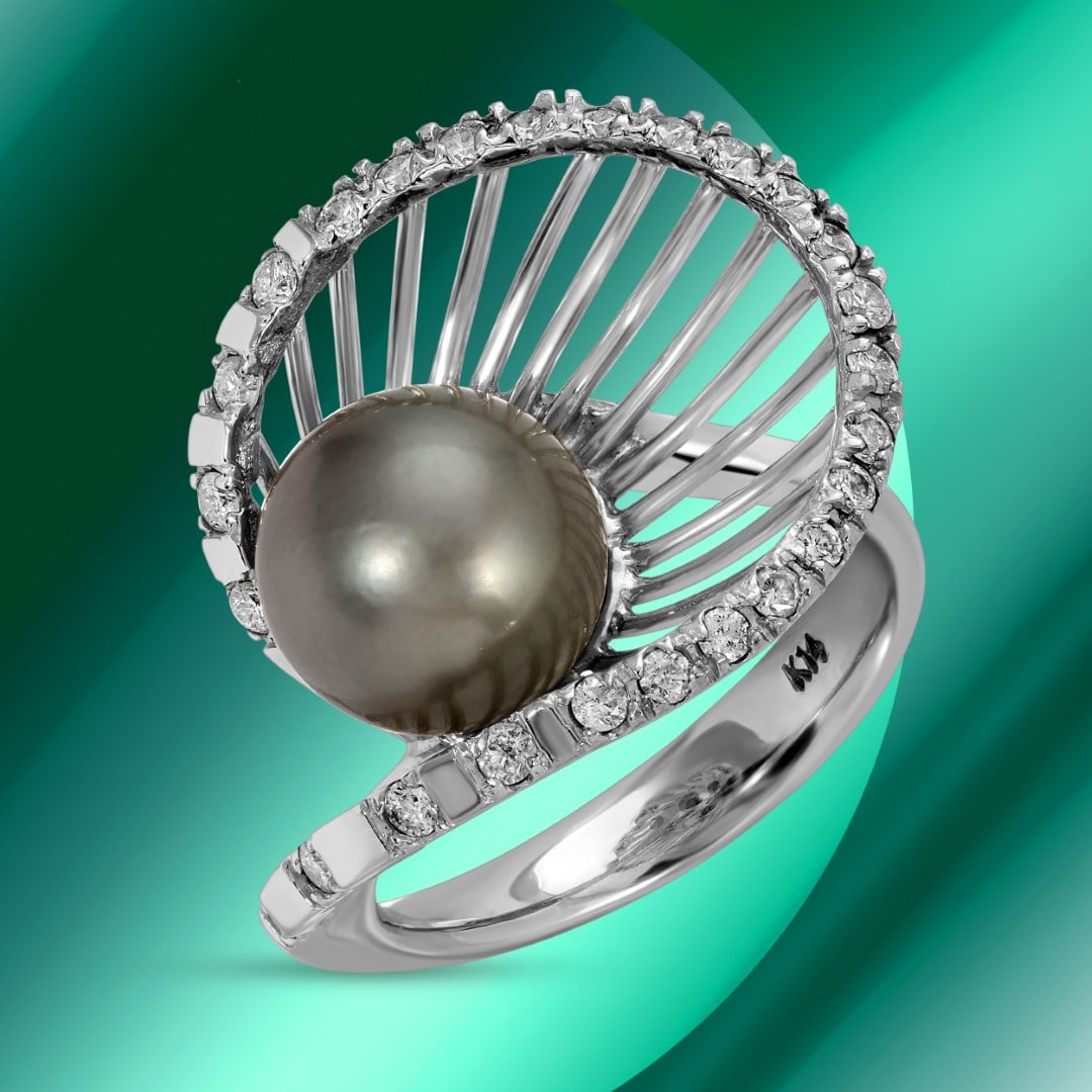 14K Gold 10mm Tahitian Pearl & 0.59cts Diamond Ring: Retail: $6,520*****14K Gold Tahitian Pearl & Diamond Ring*****Metal: 14K White Gold/ Total Wt.: 7.7g / Country Made US// Size 7 / Main Stone: Tahitian Pearl / Carat Total Wt.:none / Measurements: 10mm