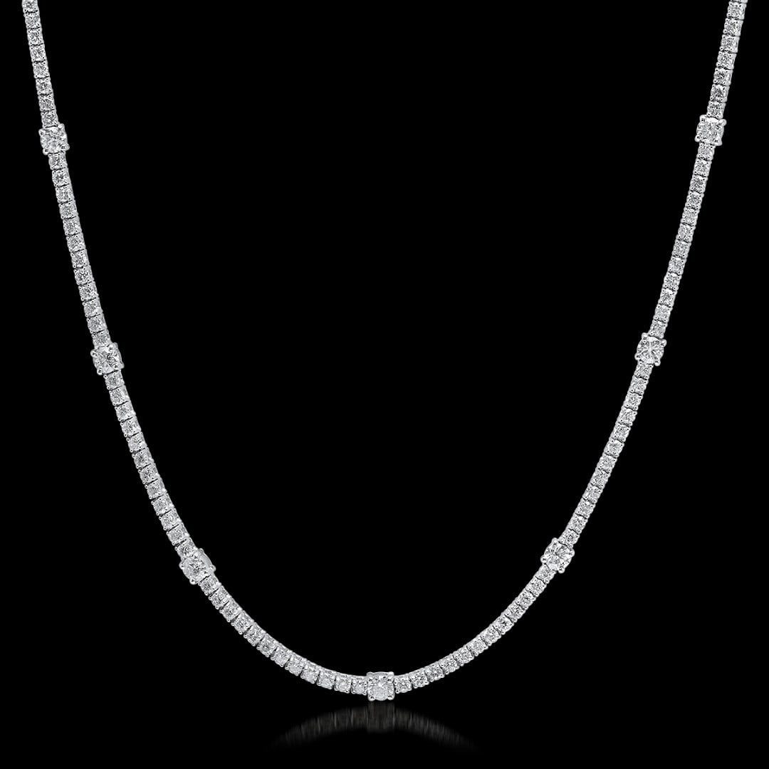 18K White Gold 7.91 cts.Diamond Necklace: Retail: $27,943.00***** 18K White Gold 7.91 cts.Diamond Necklace****** Metal: 18K White Gold/ Total Wt.: 14.0g/ Country Made USA// Main Stone: Diamond/ Carat Total Wt: 7.91cts / Treatment: None/ Color