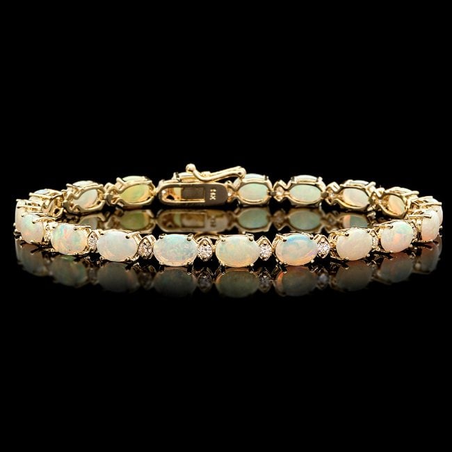 14k Gold 8.50ct Opal 0.85ct Diamond Bracelet: Retail: $14,350.00 ****** 14k Gold 8.50ct Opal 0.85ct Diamond Bracelet ****** Metal: 14k Solid Yellow Gold / Size: 7 / Total Item Weight: 10.0 grams / Country Made: United States / / Main Stone: Opal 