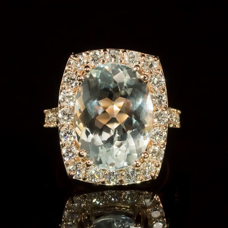 14K Gold 6.50ct Aquamarine 1.41ct Diamond Ring: Retail: $11,700.00******14k Gold Aquamarine & Diamond Ring****** Metal: 14K Solid Rose Gold / Total Item Weight: 8.1 grams / Country Made: United States / / Main Stone: Aquamarine / Color: Very Light 