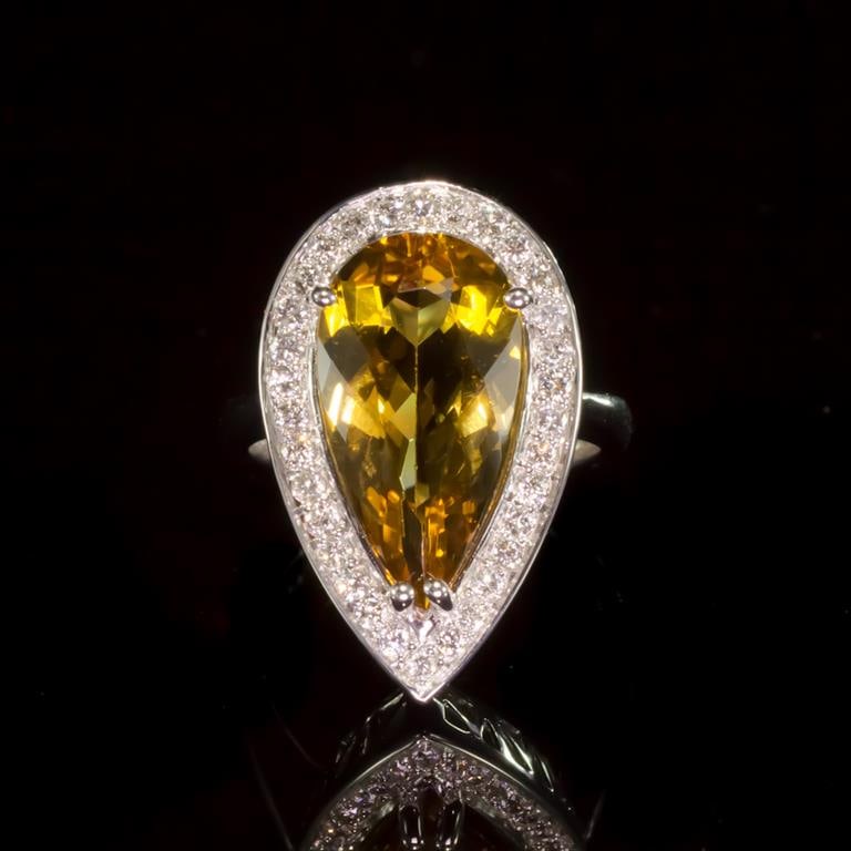 14k Gold 5.22ct Yellow Beryl 0.62ct Diamond Ring: Retail: $8,528.00 ****** 14k Gold Yellow Beryl & Diamond Ring ****** Metal: 14K Solid White Gold / Total Item Weight: 8.1 grams / Country Made: United States / / Main Stone: Beryl/ Color: Orangy Yello