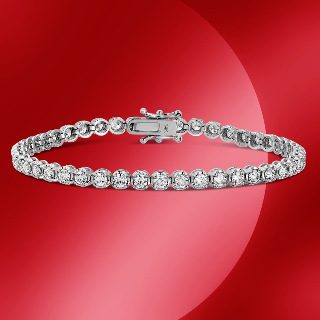 14K Gold 4.16cts Diamond Bracelet: Retail: $20,000*****14K Gold Diamond Bracelet*****Metal: 14K White Gold/ Total Wt.: 4.16cts / Country Made US// Main Stone: Natural Diamond / Carat Total Wt.: 4.16cts / Treatment: None/ Color: None / 
