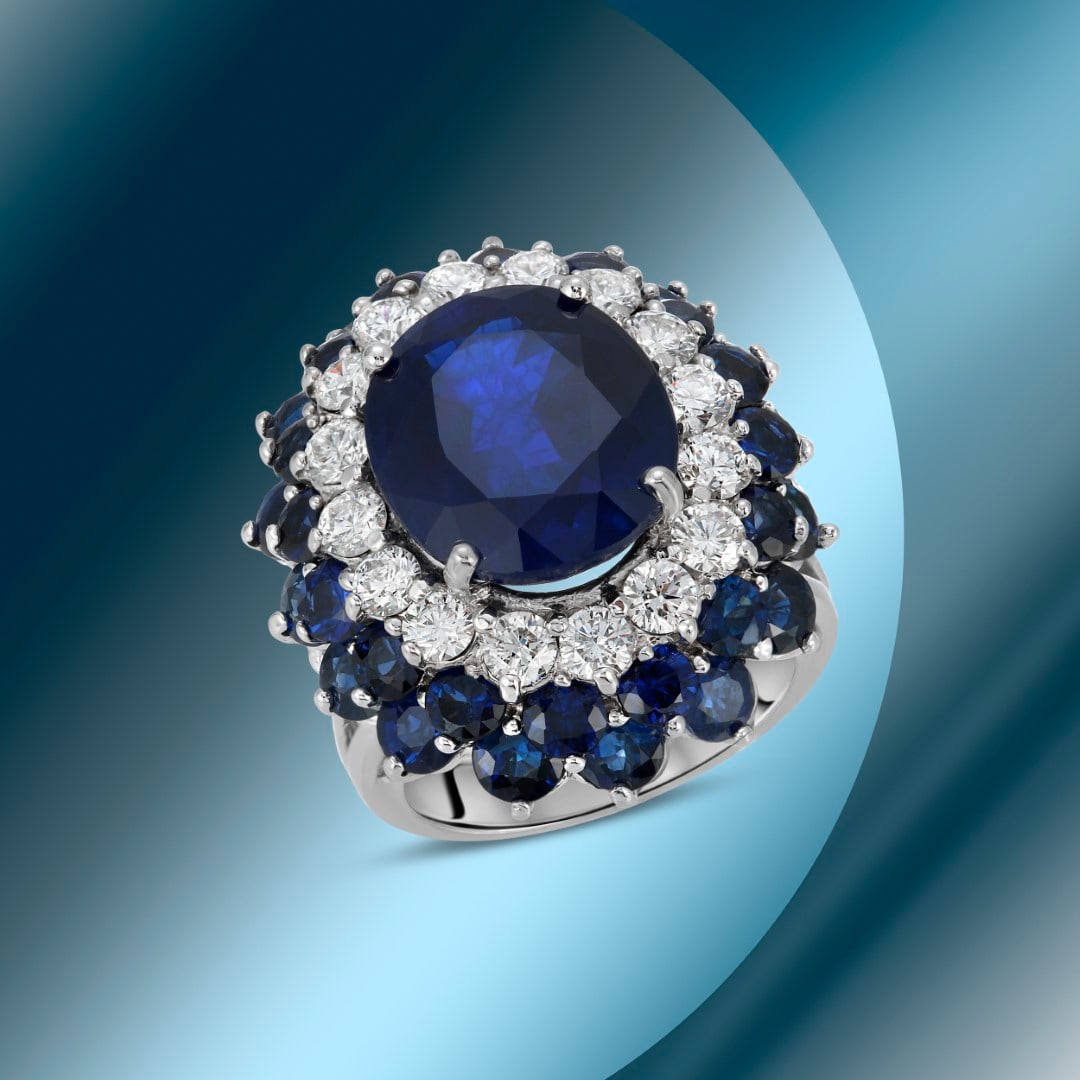 14K Gold 18.44cts Sapphire & 1.68cts Diamond Ring: Retail: $16,377***** 14K Gold 18.44cts Sapphire & 1.68cts Diamond Ring****** Metal: 14K White Gold/ Total Wt.: 11.8g/ Country Made USA// Main Stone: Sapphire/ Carat Total Wt: 18.44cts / Treatment: Dif