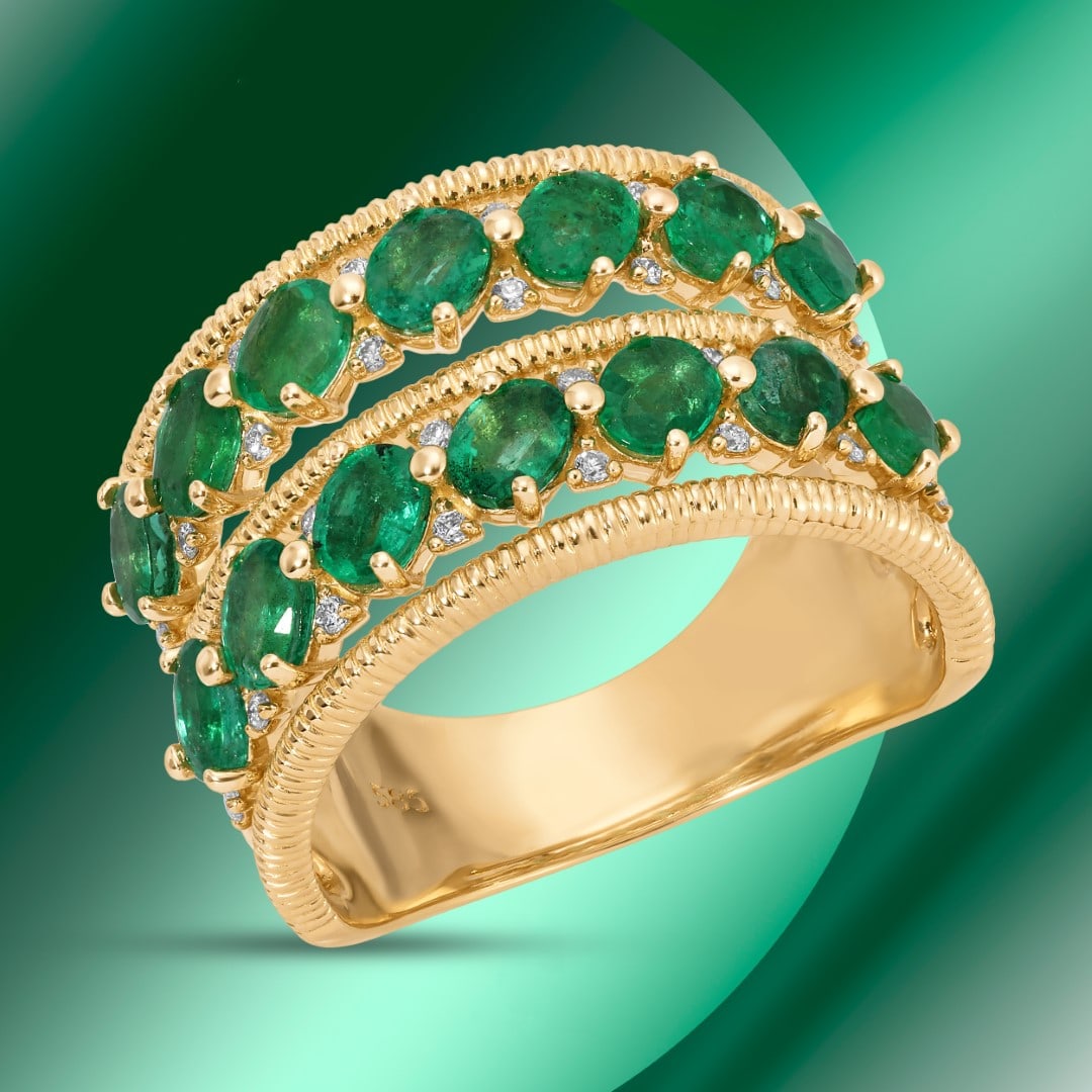 14k Gold 2.12ctc Emerald & 0.14ctc Diamond Ring: Retail: $8,400*****14K Gold Emerald & Diamond Ring*****Metal: 14K Yellow Gold/ Total Wt.:8.5g / Country Made US// Main Stone: Emerald / Carat Total Wt.: 2.12cts / Treatment: none/ Color: Green / Cut: 