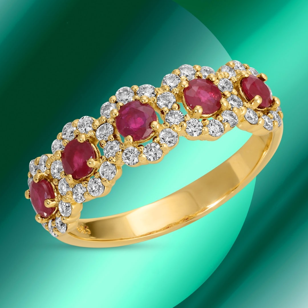 14K Gold 0.68ts Ruby & 0.55cts Diamond Ring: Retail: $6,681*****14K Gold Ruby & Diamond Ring*****Metal: 14K Yellow Gold/ Total Wt.: 3.3g / Country Made US// Size 7 /Main Stone: Ruby / Carat Total Wt.:0.68cts / Treatment: None / Color: Red /