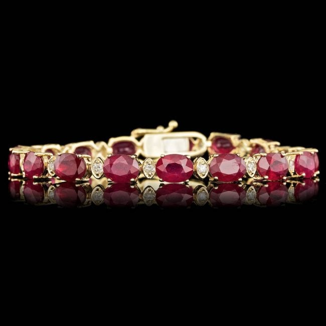 14k Gold 28.00ct Ruby 1.00ct Diamond Bracelet: Retail: $11,600.00 ****** 14k Gold 28.00ct Ruby 1.00ct Diamond Bracelet ****** Metal: 14k Solid Yellow Gold / Size: 7 / Total Item Weight: 17.5 grams / Country Made: United States / / Main Stone: Ruby