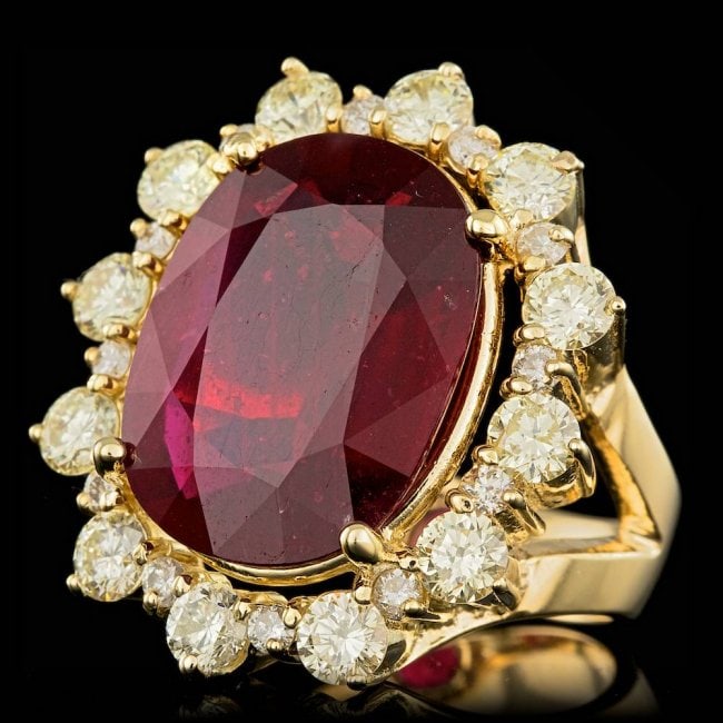 18k Yellow Gold 13.50ct Ruby 2.75ct Diamond Ring: Retail: $21,800.00 ****** 18k Yellow Gold 13.50ct Ruby 2.75ct Diamond Ring ****** Metal: 18k Solid Yellow Gold / Size: 7.5 / Total Item Weight: 14.5 grams / Country Made: United States / / Main Stone: