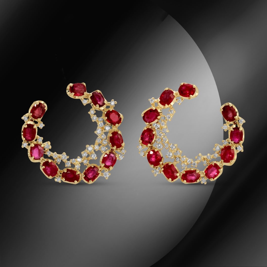 14K Gold 6.90cts Ruby & 0.59cts Diamond Earrings: Retail: $17,844*****14K Gold Ruby & Diamond Earrings*****Metal: 14K Yellow Gold/ Total Wt.: 8.5g / Country Made US// Main Stone: Ruby / Carat Total Wt.: 6.90cts / Treatment: Heat / Color: Red / Cut: V