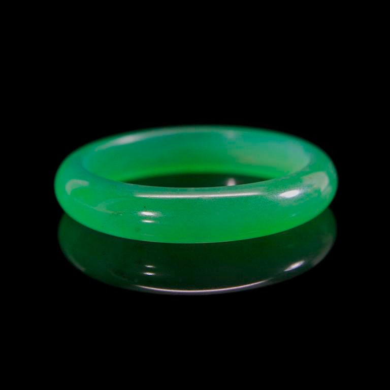 Jadeite Bangle: ****** Jadeite Bangle ****** One Women's, Natural Jadeite Bangle / Main Stone: Natural Jadeite / Shape: Round / Total Carat Weight: 247 ct / Weight of item: 49 grams / Color: Intense Green / Treatment