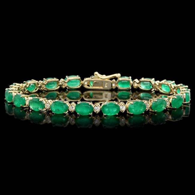 14k Gold 13ct Emerald 0.85ct Diamond Bracelet: Retail: $15,830.00 ****** 14k Gold 13ct Emerald 0.85ct Diamond Bracelet ****** Metal: 14k Solid Yellow Gold / Size: 7 / Total Item Weight: 10.0 grams / Country Made: United States / / Main Stone: Emer