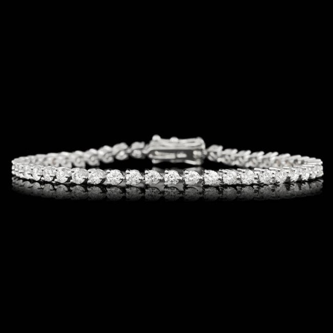 18k White Gold 4.50ct Diamond Bracelet: Retail: $28,000.00 ****** 18k White Gold 4.50ct Diamond Bracelet ****** Metal: 18k Solid White Gold / Size: 7 / Total Item Weight: 8.9 grams / Country Made: United States / / Main Stone: Diamond / Col