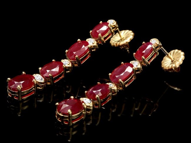 14k Gold 8.00ct Ruby 0.30ct Diamond Earrings: Retail: $6,200.00 ****** 14k Gold 8.00ct Ruby 0.30ct Diamond Earrings ****** Metal: 14k Solid Yellow Gold / Total Item Weight: 5.5 grams / Country Made: United States / / Main Stone: Ruby / Color: Red