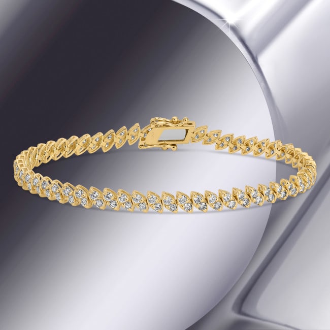 14k Gold 5.50ct Diamond Bracelet: Retail: $18,372.00 ****** 14k Gold 5.50ct Diamond Bracelet ****** Metal: 14k Solid Yellow Gold / Size: 7 inches / Total Item Weight: 8.6 grams / Country Made: USA / / Main Stone: Diamond / Color: / Ca