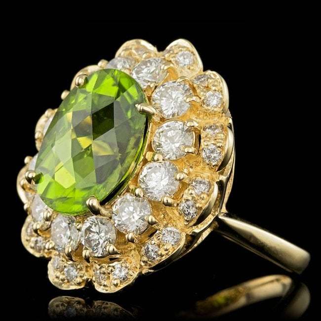 14k Gold 5.50ct Peridot 2.30ct Diamond Ring: Retail: $17,800.00 ****** 14k Gold 5.50ct Peridot 2.30ct Diamond Ring ****** Metal: 14k Solid Yellow Gold / Size: 7 / Total Item Weight: 8.8 grams / Country Made: United States / / Main Stone: Peridot
