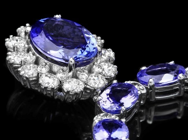 14k Gold 35ct Tanzanite 3.30ct Diamond Necklace: Retail: $38,400.00 ****** 14k Gold 35ct Tanzanite 3.30ct Diamond Necklace ****** Metal: 14k Solid White Gold / Size: 17.25 / Total Item Weight: 27 grams / Country Made: United States / / Main Stone: T