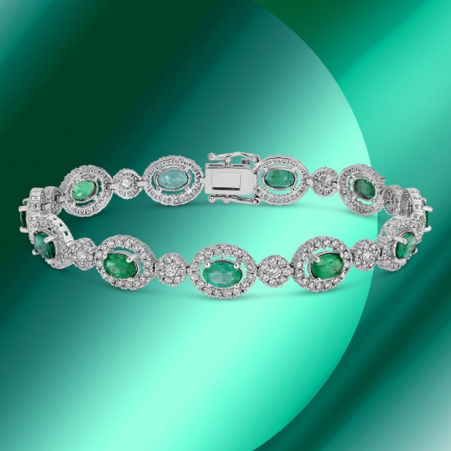 14k Gold 5.50ct Emerald 4.12ct Diamond Bracelet: Retail: $29,890.00 ****** 14k Gold 5.50ct Emerald 4.12ct Diamond Bracelet ****** Metal: 14k Solid White Gold / Size: 7.25 inches / Total Item Weight: 12.2 grams / Country Made: / / Main Stone: Emerald