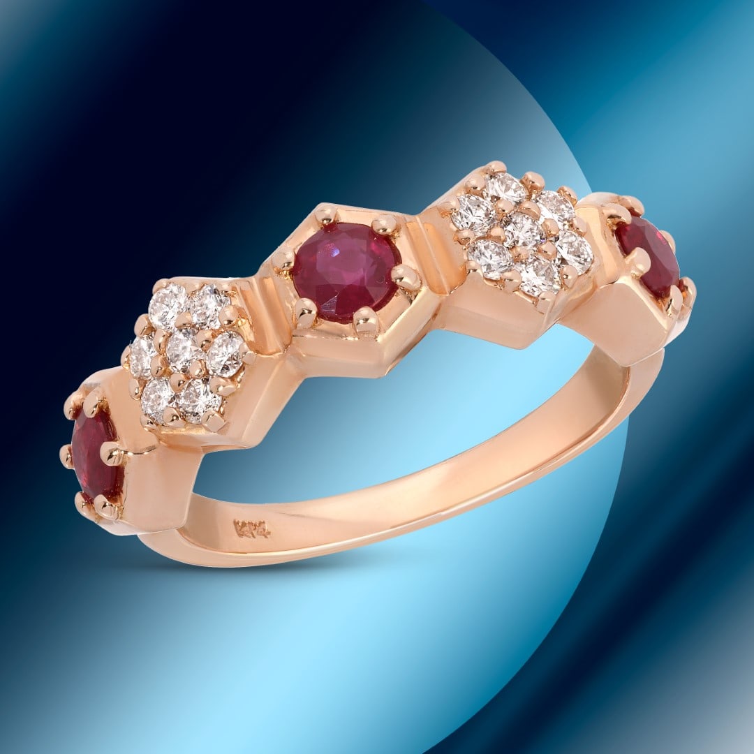14k Gold 0.77cts Ruby & 0.37cts Diamond Ring: Retail: $5,100*****14k Gold Ruby & Diamond Ring*****Metal: 14K Rose Gold/ Total Wt.:4.9g / Country Made US// Main Stone: Ruby / Carat Total Wt.: 0.77cts / Treatment: Heat with Residues / Color: Red / 