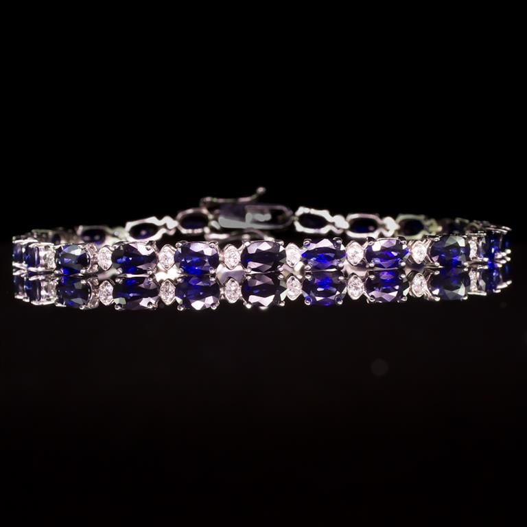 14K Gold 9.40ct Sapphire 0.70ct Diamond Bracelet: Retail: $7,640.00******14K Gold Coral & Diamond Bracelet ****** Metal: 14K Solid White Gold / Total Item Weight: 9.3 grams / Country Made: United States / / Main Stone: Sapphire / Color: Blue / Carat 