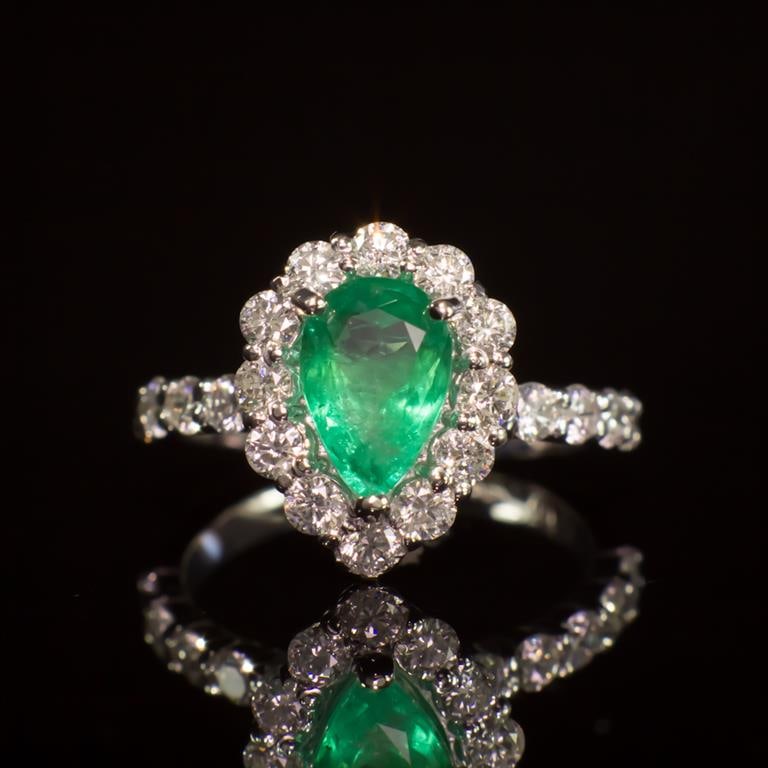 14K Gold 1.67ct Emerald 1.50ct Diamond Ring: Retail: $11,520.00 ******14K Gold Emerald & Diamond Ring ****** Metal: 14K Solid White Gold / Total Item Weight: 4.2 grams / Country Made: United States / / Main Stone: Emerald / Color: Green / Carat 
