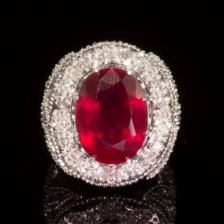 14k Gold 18.62ct Ruby 2.15ct Diamond Ring: Retail: $14,080.00 ******14K Gold Ruby & Diamond Ring ****** Metal: 14K Solid White Gold / Total Item Weight: 20.3 grams / Country Made: United States / / Main Stone: Ruby / Color: Red / Carat Total W