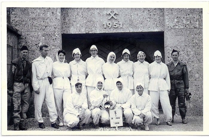 Old Photo Postcard Salzburg Salt Mines Miners Lanterns: This is an old vintage real photo postcard from the Salzburg Salt Mines. Printing on back: Zur Erinnerung an Ihren Besuch im Salzbergwerk DÃƒÆ’Ã†â€™Ãƒâ€ Ã¢â‚¬â„¢ÃƒÆ’�