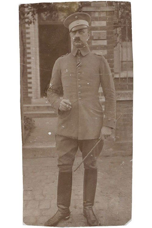 1915 WWI GERMAN PILOT Photo Uniform, Riding Crop Roden: This is a vintage 1915 black & white real photograph of a German pilot. It is dated 19.3.15 on the reverse along with other writing like 'Roden', which is a town in the Main-Spessart district of Bavar