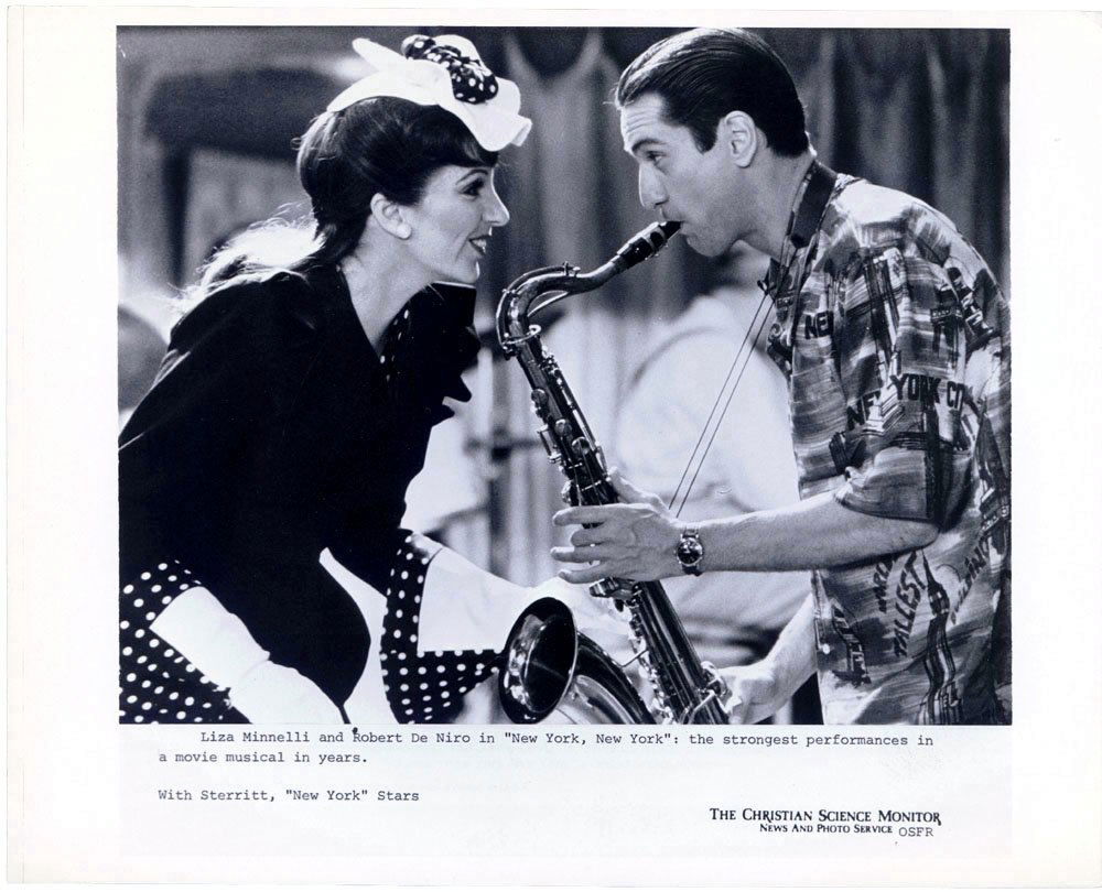 Minnelli, De Niro 1977 Photo NEW YORK, NEW YORK: This is a vintage 1977 photograph of Liza Minnelli and Robert De Niro in the movie New York, New York. Movie photograph from the Christian Science Monitor News and Photo Service. SIZE: 8" x 10".