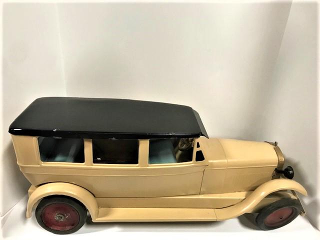 Super size six window secan in nice condition. (1 of 3)