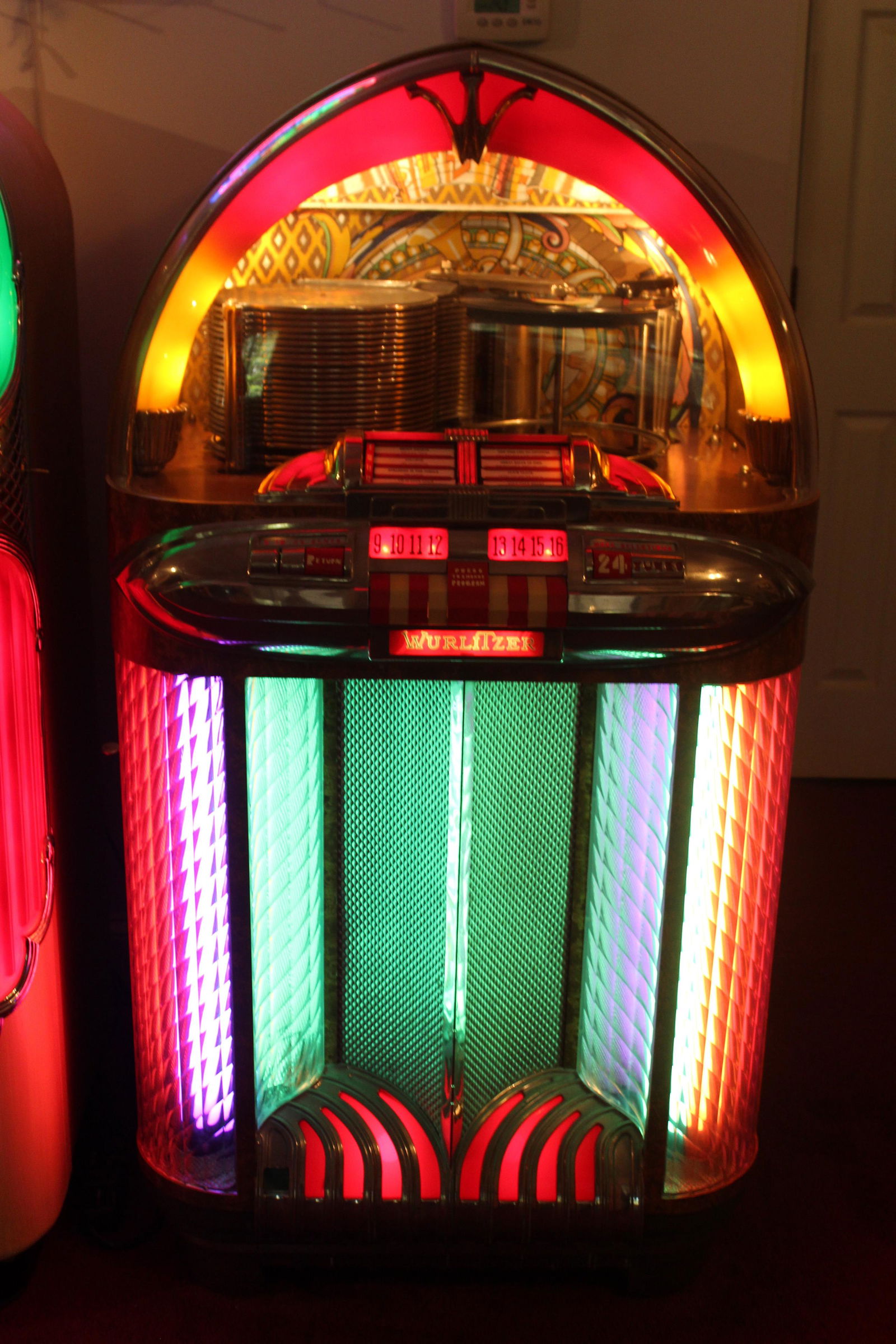 Model 1100 Wurlitzer--one of the Golden Age Wurlitzers. (1 of 2)