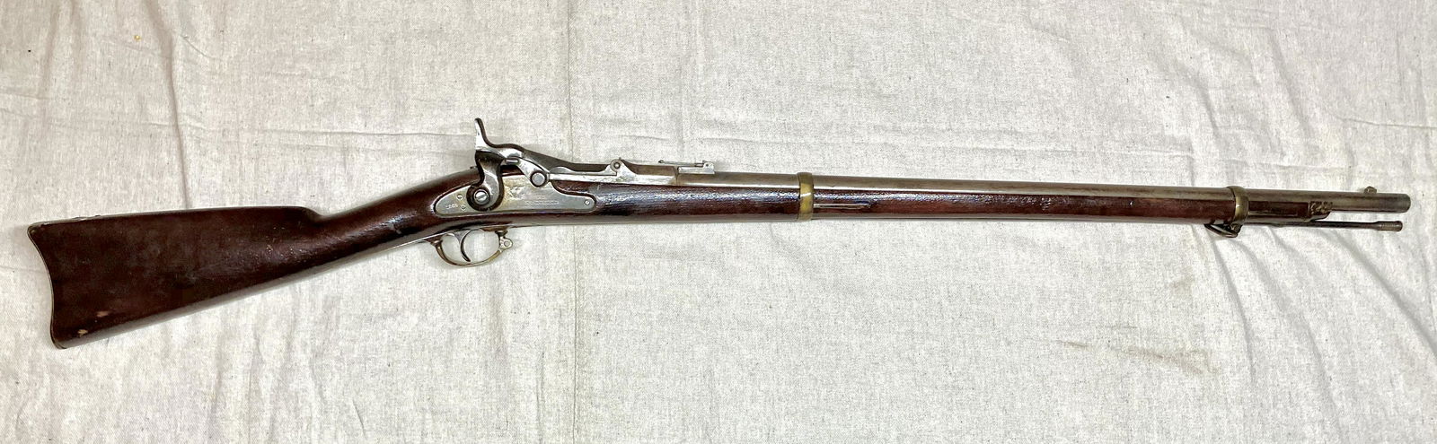 U.S. Issue 1863 Springfield Musket. .50/70 caliber.: U.S. Issue 1863 Springfield Musket. .50/70 caliber. Stamped 1865 with Eagle motif. Heavily lacquered stock and receiver.
