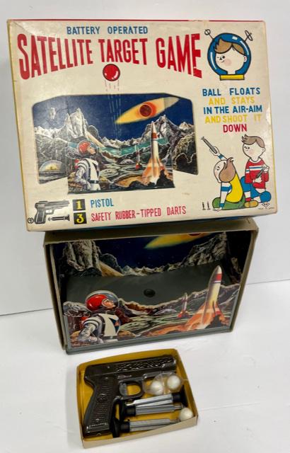 SATELLITE TARGET GAME WITH BOX LOOKS LIKE NEW (1 of 1)