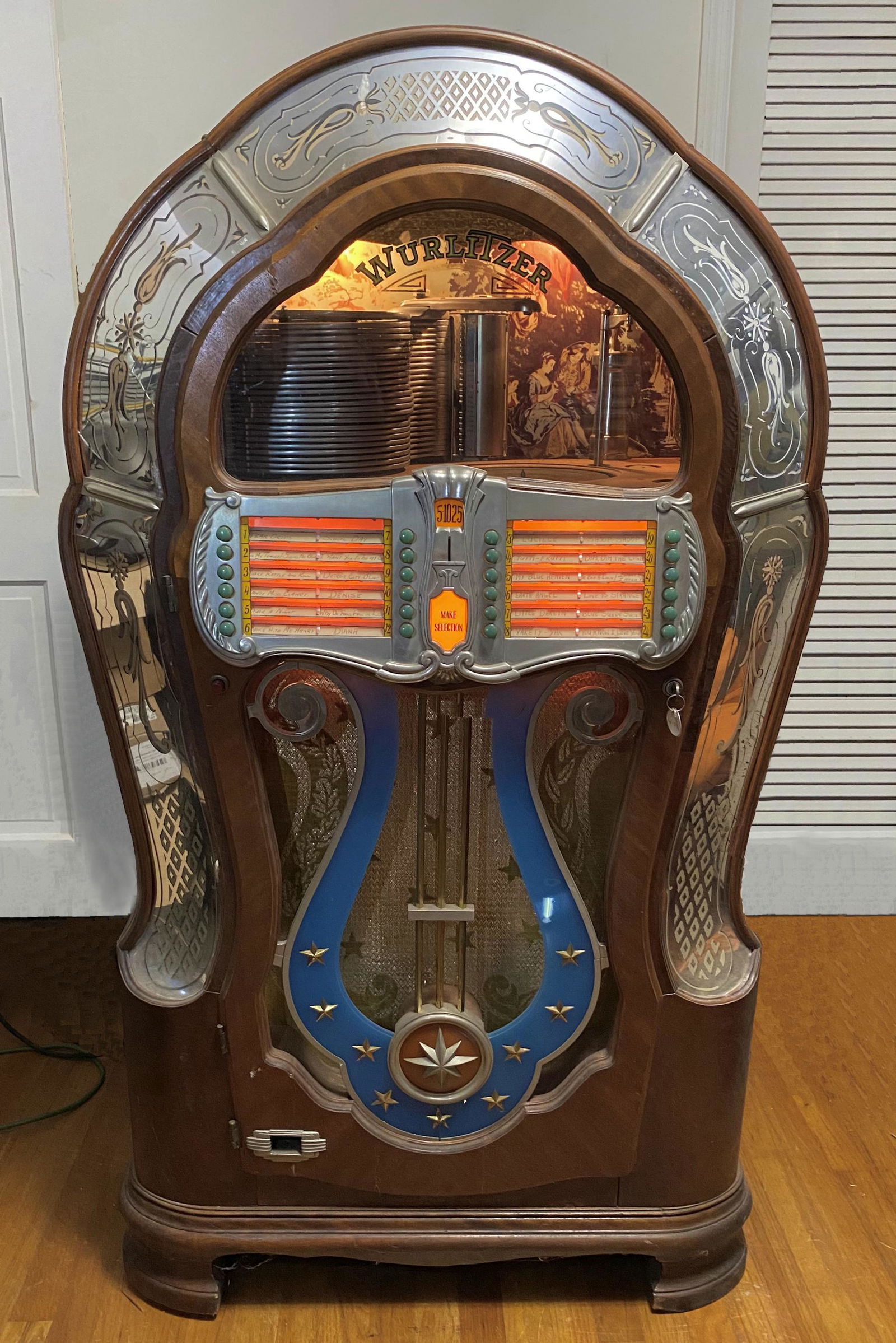WURLITZER 1080 MAE WEST JUKEBOX FULLY RESTORED (1 of 1)