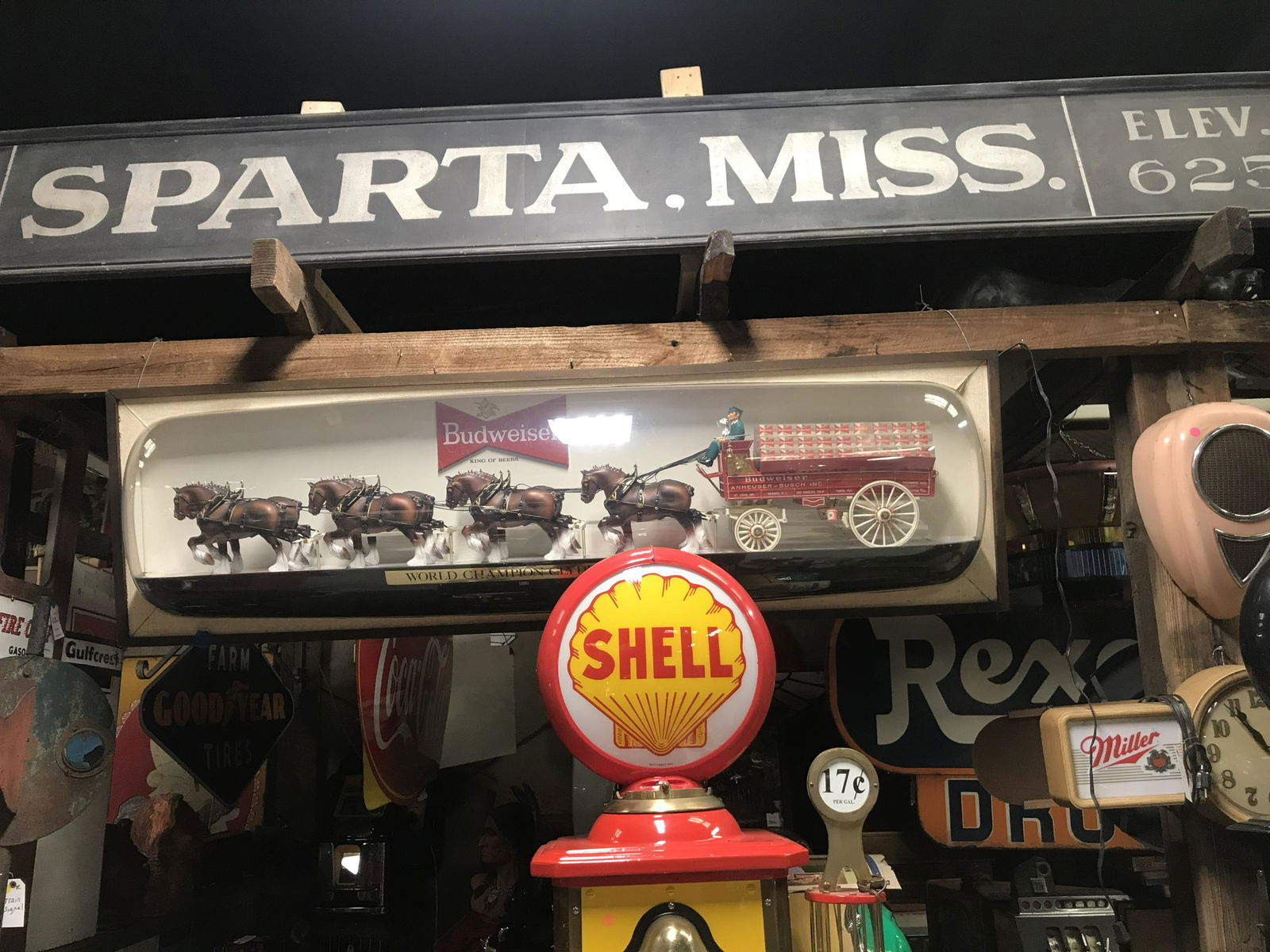 BUDWEISER LIGHT UP W/ 8 CLYDELDALE HORSES PULLING A (1 of 1)