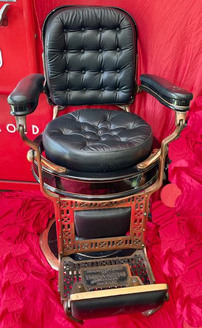 BARBER CHAIR (1 of 3)