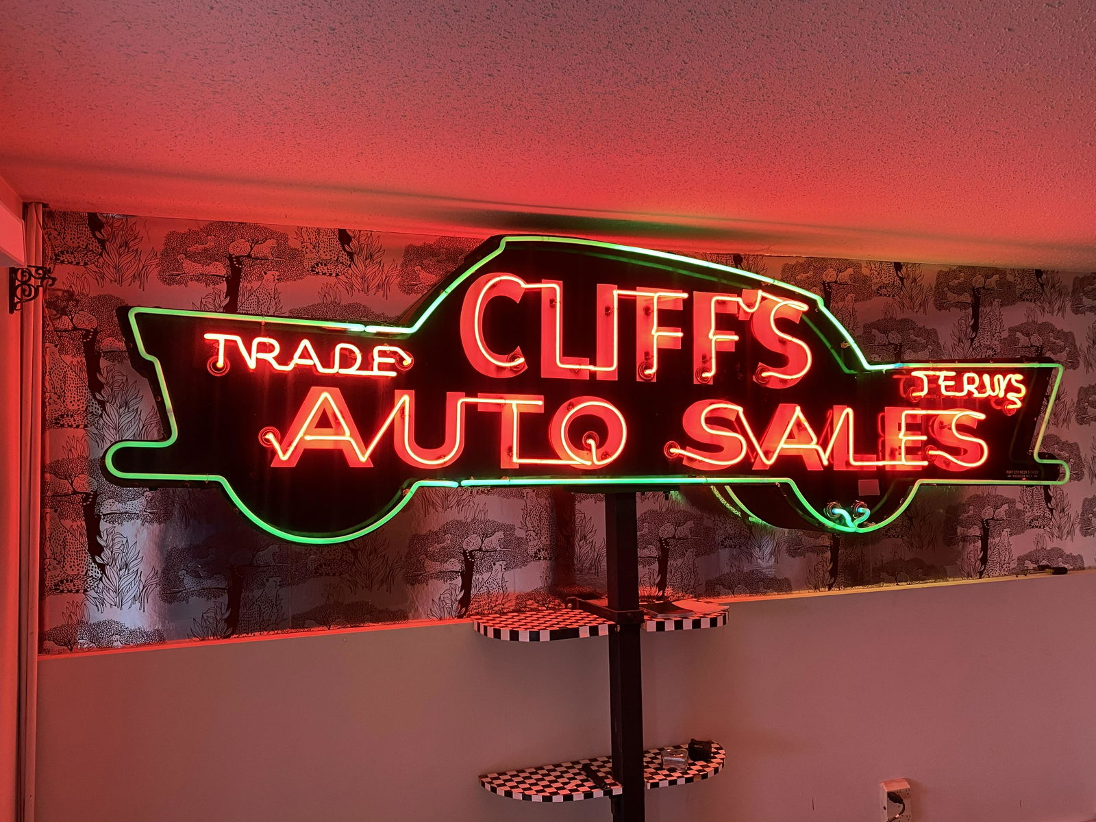 CLIFF'S GARAGE NEON (1 of 1)