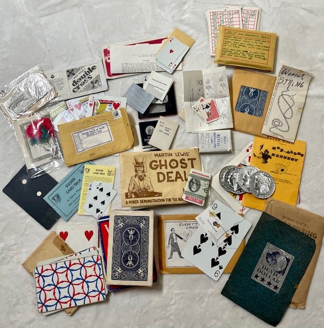 Group lot of magic card tricks and such (1 of 1)