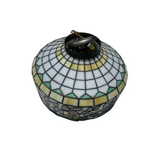 GLASS TIFFANY STYLE HANGING LAMP: GLASS TIFFANY STYLE HANGING LAMP MEASURES 19.5" DIAMETER