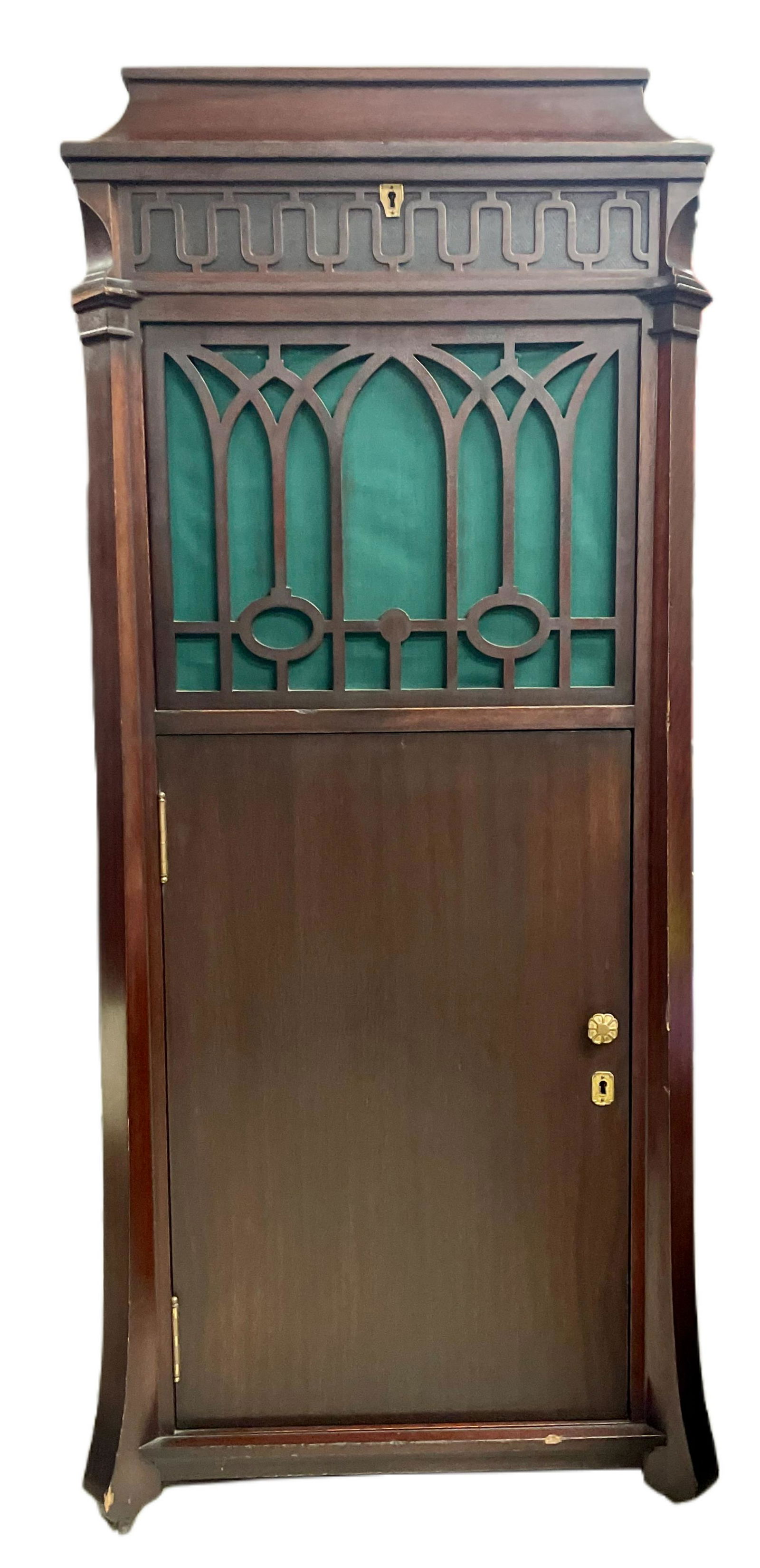 EDISON MODEL C250 PHONOGRAPH: EDISON FLOOR MODEL PHONOGRAPH IN DARK WOOD CABINET. GOLD TONE HARDWARE. FREED-EISEMANN BROADCAST RECEIVER IN LOWER PORTION OF CABINET. ELECTRIFIED. APPROX. 50H X 20W X 22D.