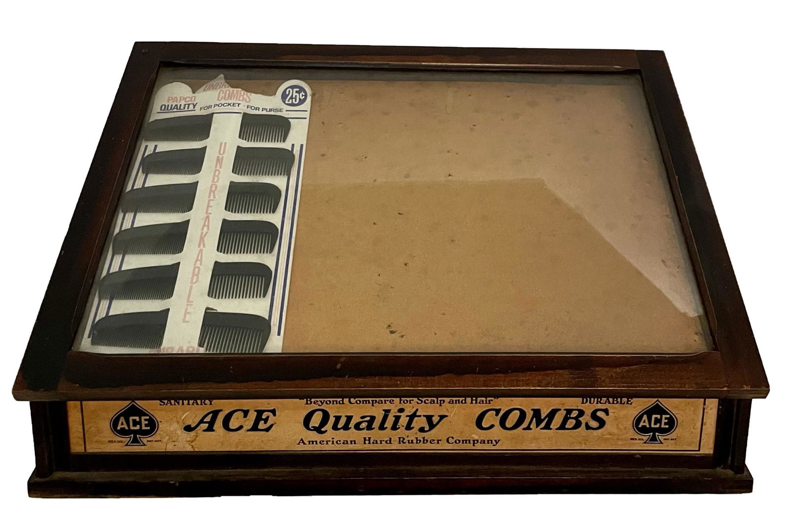 ACE QUALITY COMBS DISPLAY CASE WITH 6 COMBS (1 of 2)