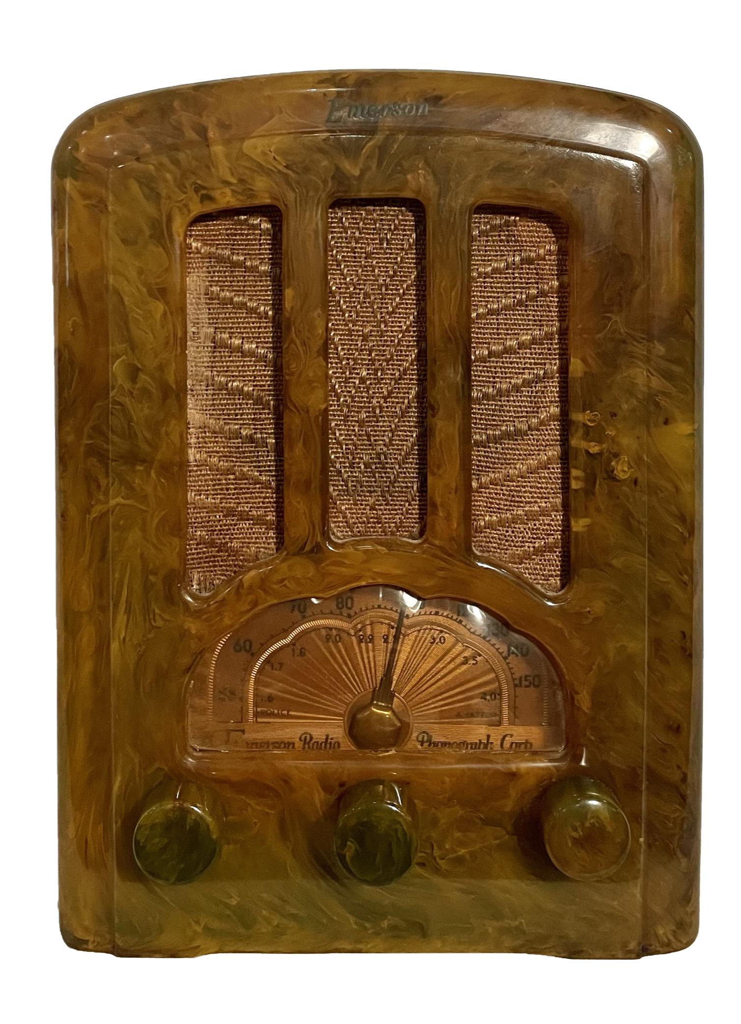 EMERSON  ANTIQUE TUBE RADIO (1 of 6)