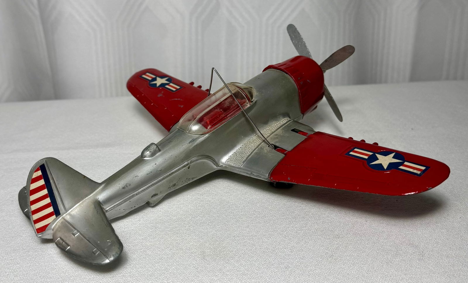 1940'S HUBLEY TOY AIRPLANE 495 FIGHTER BOMBER PLANE (1 of 8)