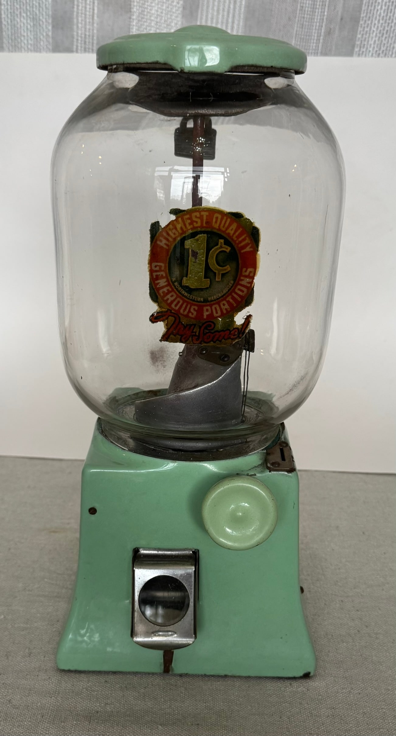 MINT GREEN NORTHWESTERN GUMBALL MACHINE (1 of 6)