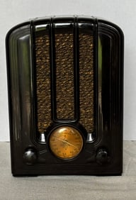 VINTAGE EMERSON ART DECO TOMBSTONE TUBE RADIO