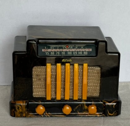 LARGER ADDISON CATALIN RADIO  BROWN AND BUTTERSCOTCH (1 of 7)
